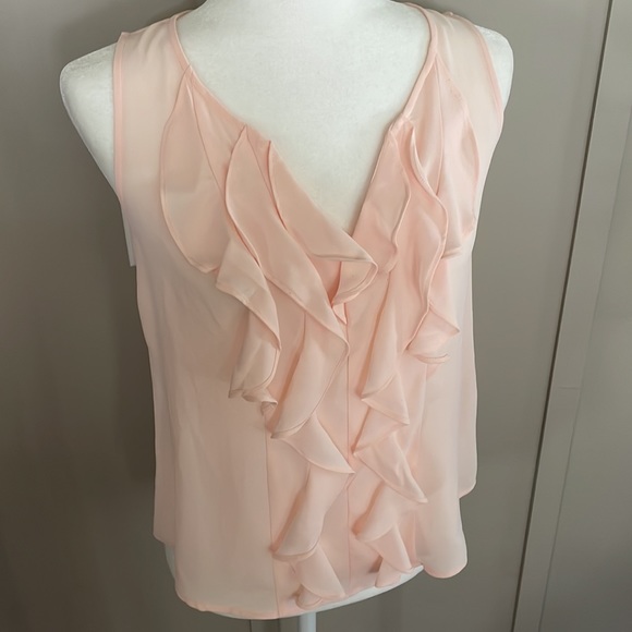 White House/Black Market Soft Peach Sleeveless Ruffle Front Top EUC  - Size 2 - Picture 3 of 14